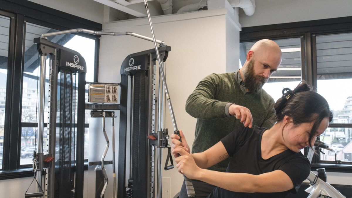 chiropractor showing golf swing thoracic spine