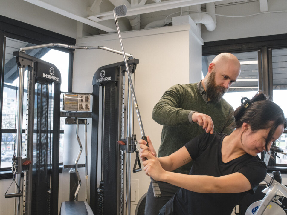 chiropractor showing golf swing thoracic spine